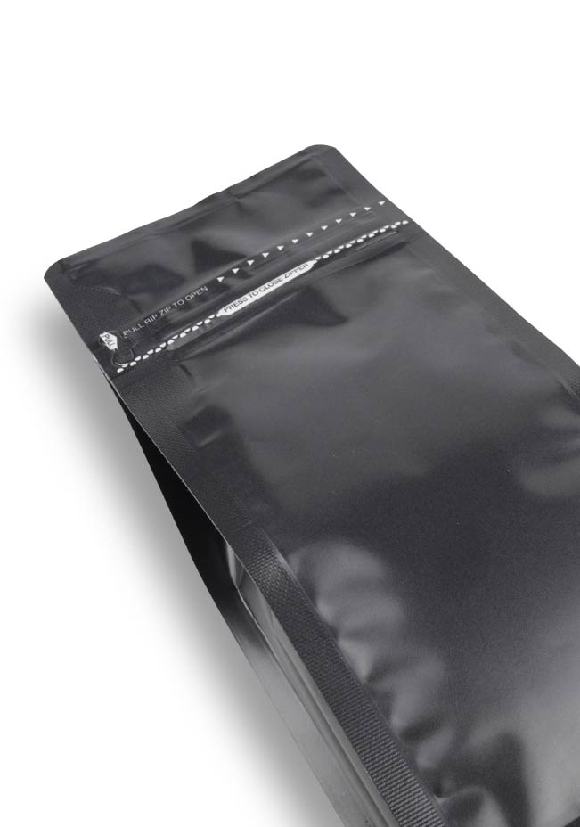 OTTO&ONE matte black flat-bottom pouch with zip – zip detail view