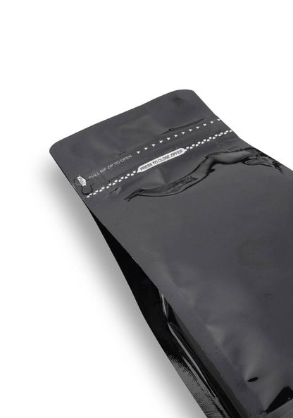 OTTO&ONE black flat-bottom pouch with zip – zip detail view
