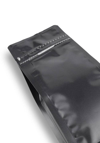 OTTO&ONE matte black flat-bottom pouch with zip – zip detail view