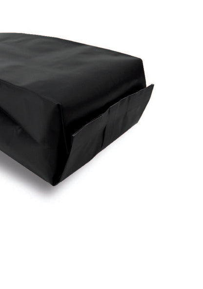 OTTO&ONE matte black gusseted pouch – bottom gusset detail