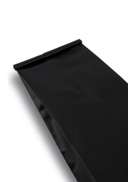 OTTO&ONE matte black gusseted pouch – top seal detail